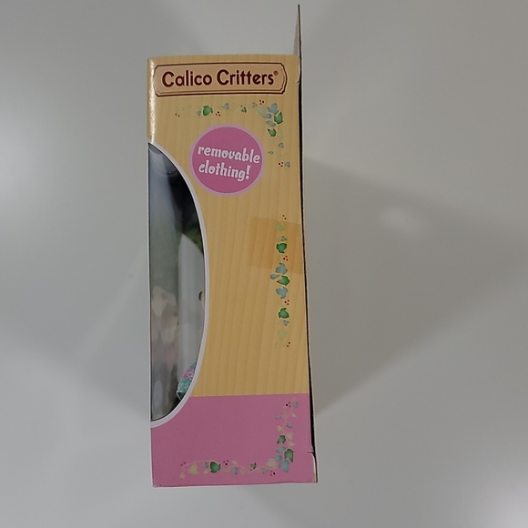 Calico Critters Yellow Labrador Family - Picture 2 of 3